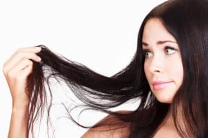 Fettige Haare - welche natürlichen Mittel helfen